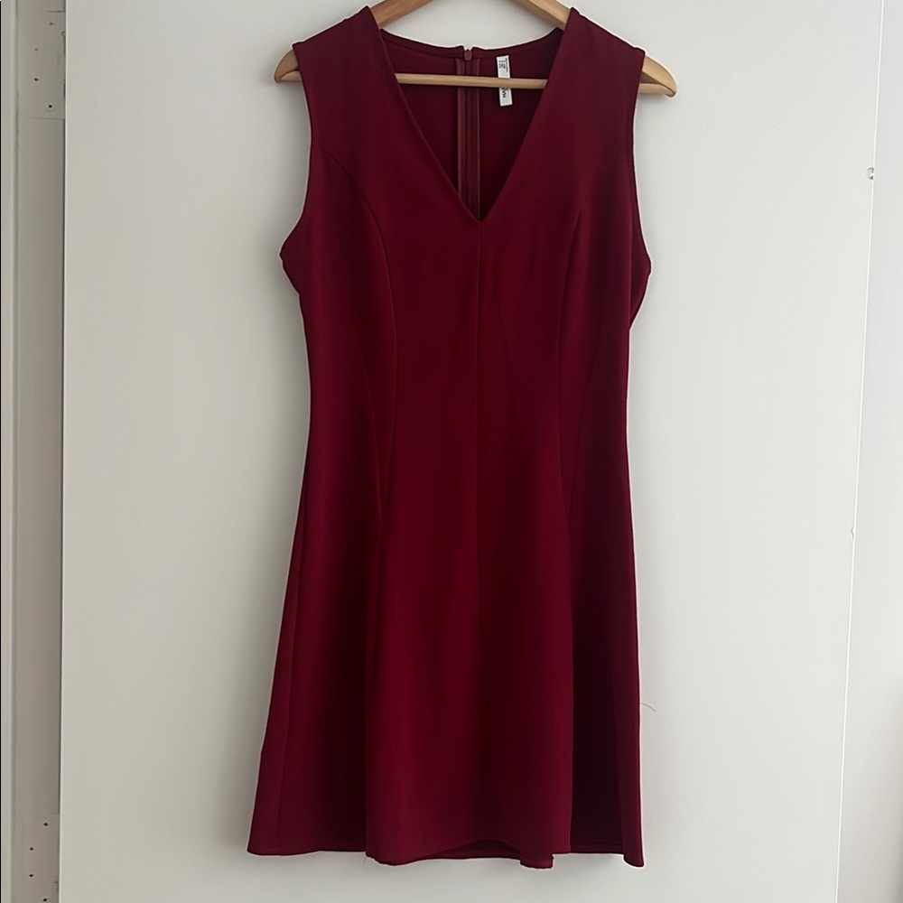 Elegant Burgundy Sleeveless Dress